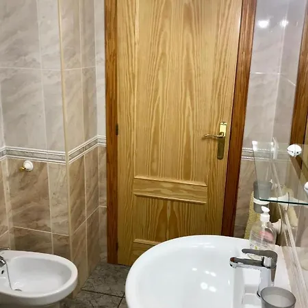 En Plaza Triangular Y Muy Cerca De La Playa Бенидорм