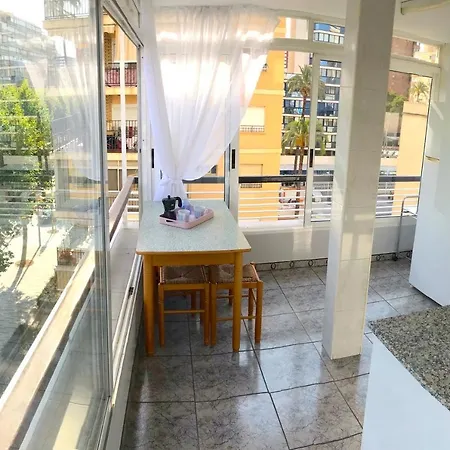 En Plaza Triangular Y Muy Cerca De La Playa Апартаменты Бенидорм