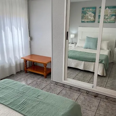 En Plaza Triangular Y Muy Cerca De La Playa Бенидорм