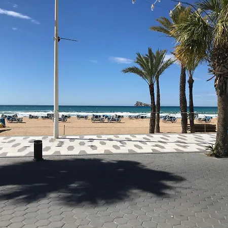 En Plaza Triangular Y Muy Cerca De La Playa Apartment