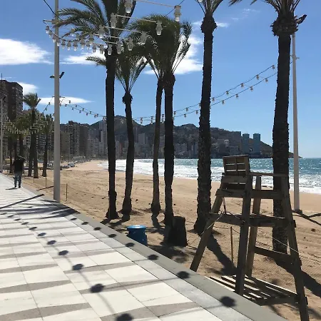 En Plaza Triangular Y Muy Cerca De La Playa * Benidorm