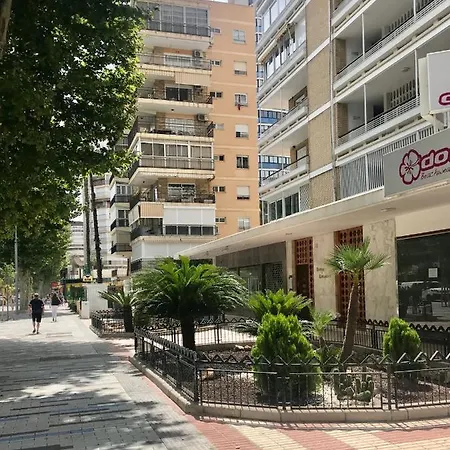 En Plaza Triangular Y Muy Cerca De La Playa Appartement