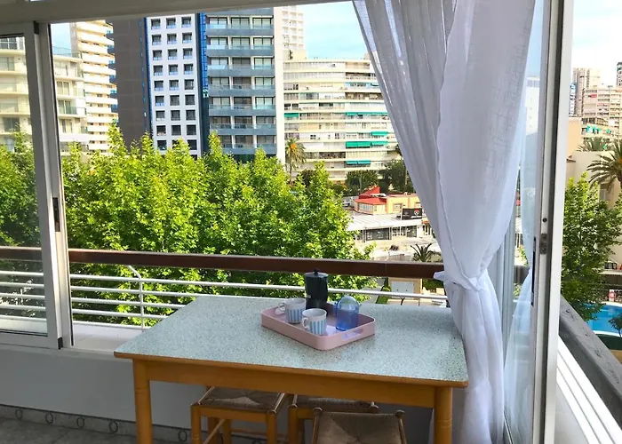 En Plaza Triangular Y Muy Cerca De La Playa * Benidorm