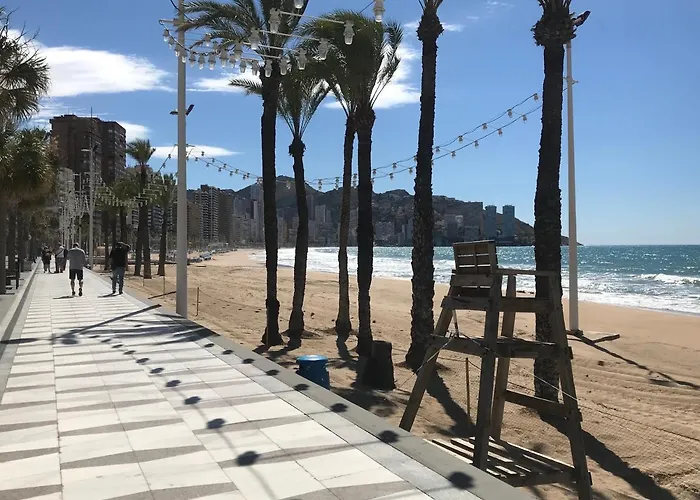 En Plaza Triangular Y Muy Cerca De La Playa * Benidorm