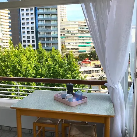 En Plaza Triangular Y Muy Cerca De La Playa * 베니돔